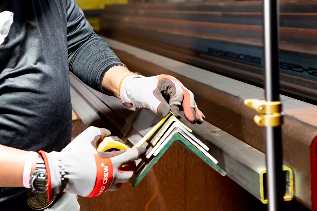 Steel Angle Iron Uses, Benefits & Buying Tips